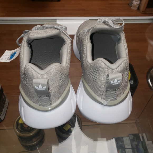 ADIDAS SWIFT RUN TAN SIZE 5 - Picture 4 of 5